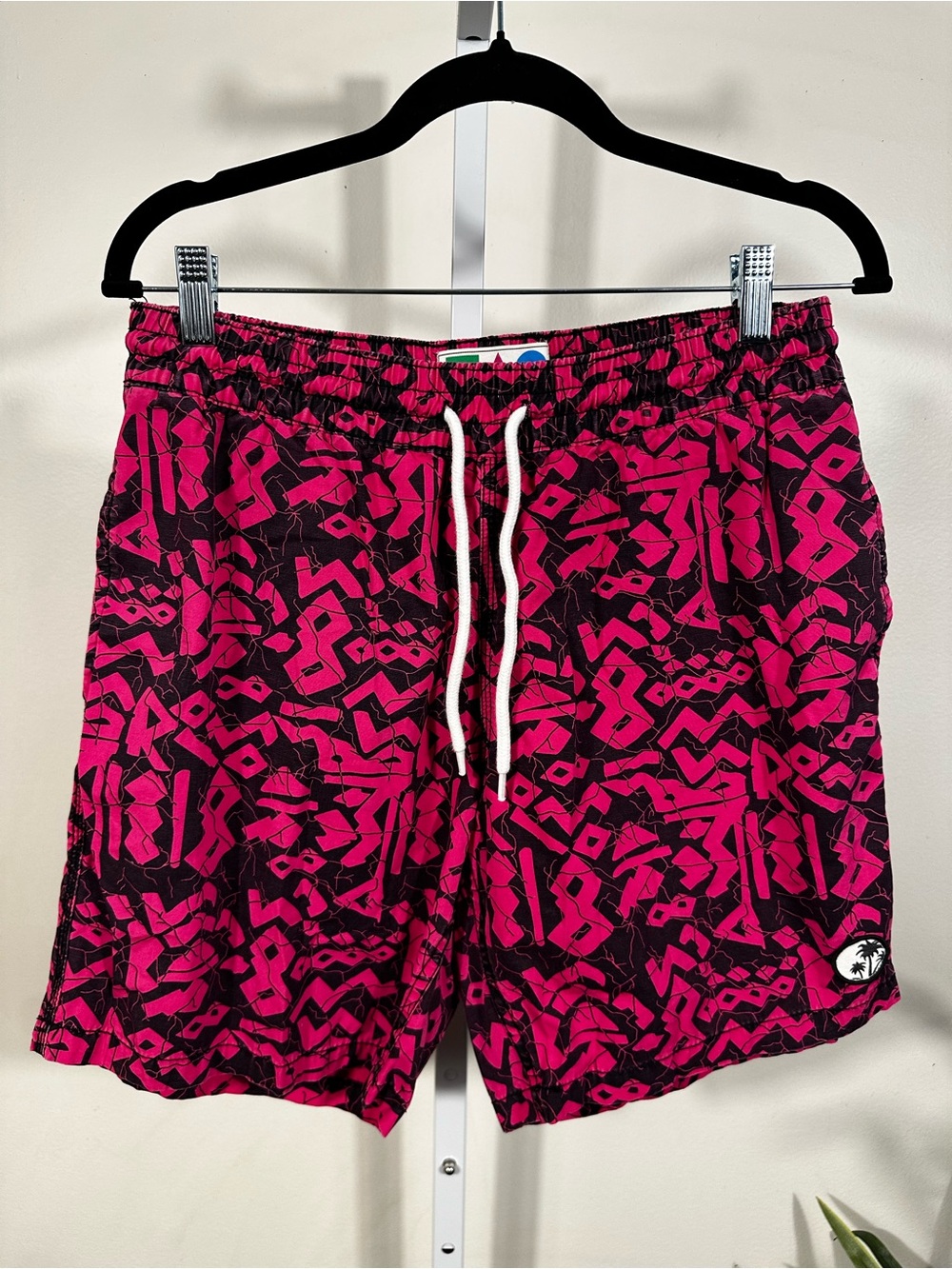 T453. Men's Pink Geometric Swim Trunks with Drawstring